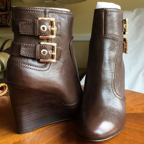 double buckle side zipper wedge boots
